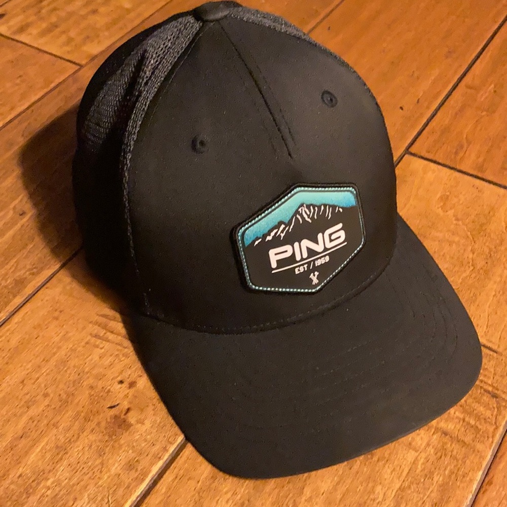 PING SNAPBACK GOLF HAT.  OSFM. SWEAT RESISTANT